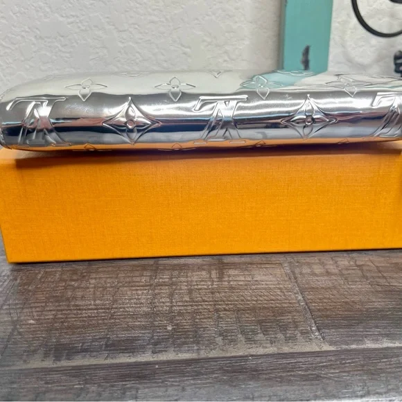 💫SOLD LV Zippy Wallet Silver Monogram Miroir - Picture 13 of 16